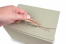 Speedbox aus Graspapier - Kann mit einem Abreißstreifen geöffnet werden | Briefumschlaegebestellen.at
