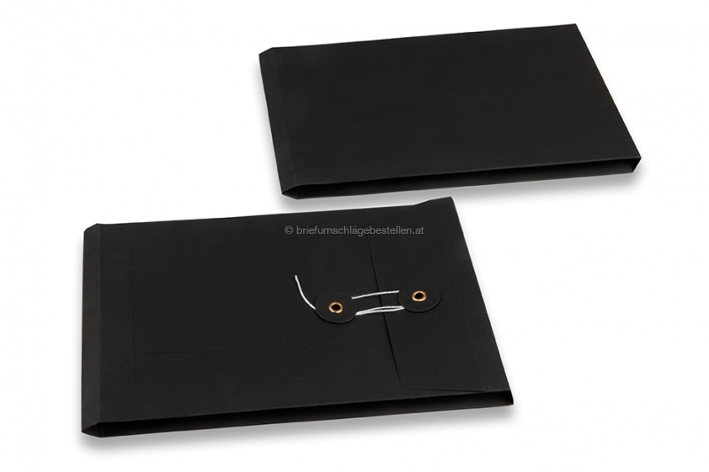 Kartonverpackung mit Kordelverschluss - 162 x 229 x 25 mm, schwarz